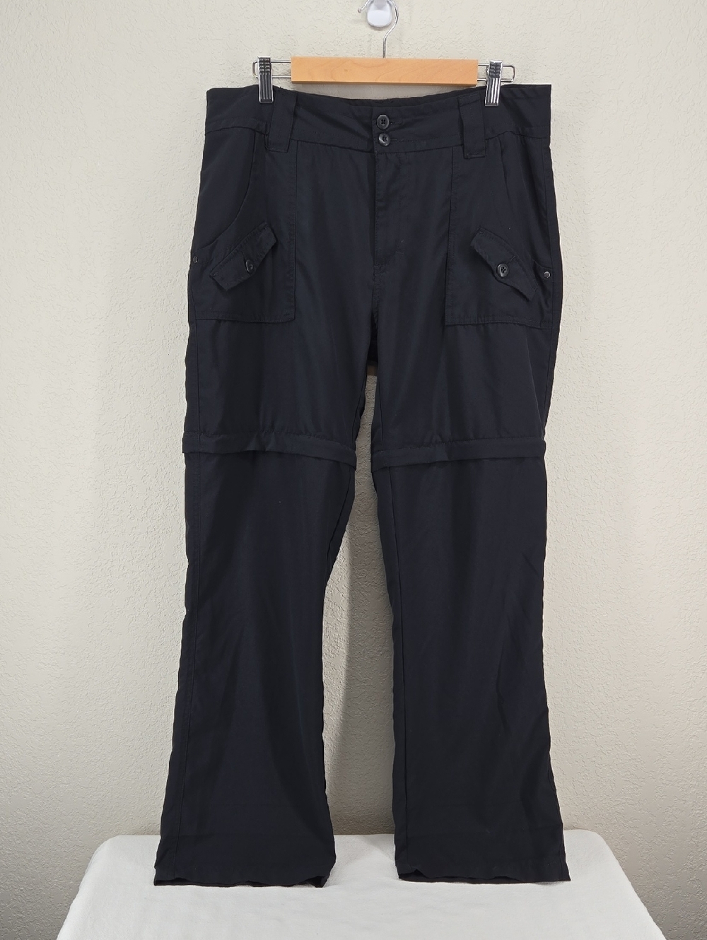 Women’s Black Straight-Leg Cargo Pants with Zip-Off Legs